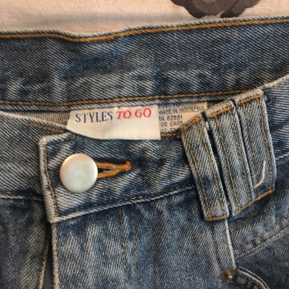 Vintage 90s "Styles to Go" denim shorts - Picture 2 of 5